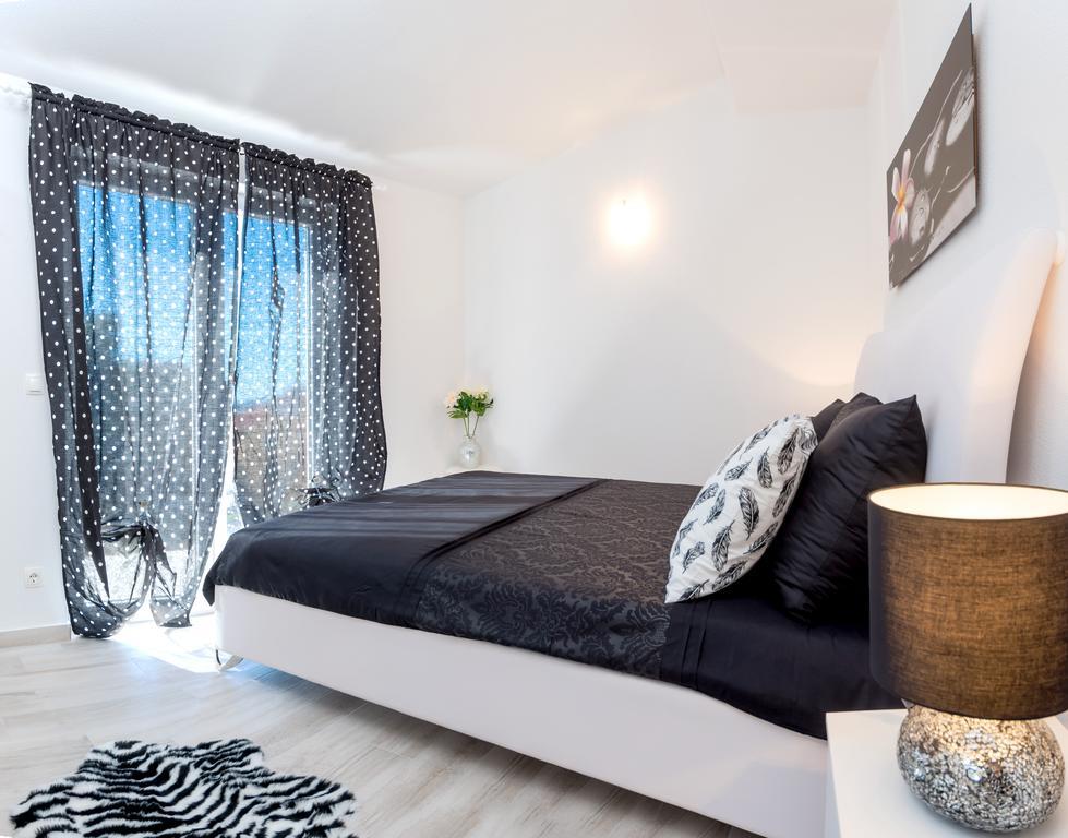 Apartment Antonio Baška Voda Buitenkant foto