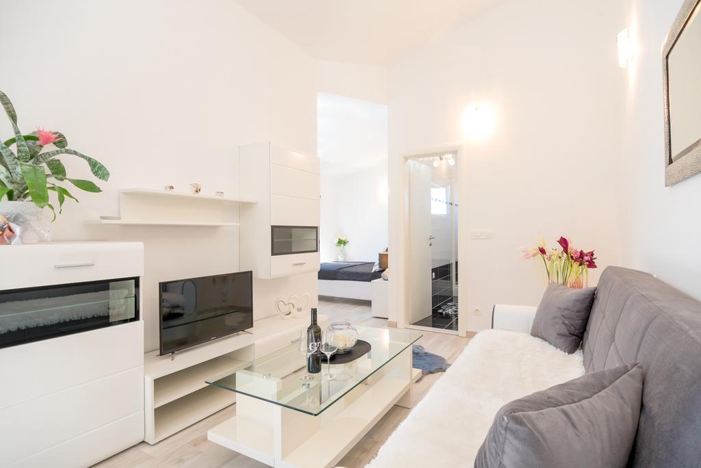 Apartment Antonio Baška Voda Buitenkant foto