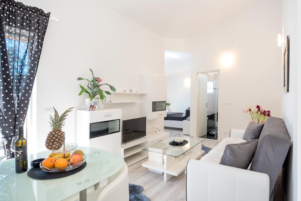Apartment Antonio Baška Voda Buitenkant foto